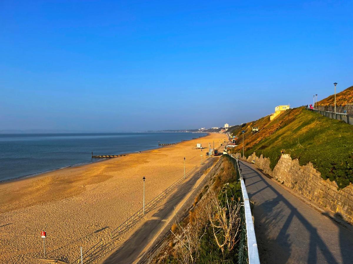 Private Two Bedroom Residence In Southbourne - Private Parking - Off The High Street - Minutes Away From The Beach บอร์นมัธ ภายนอก รูปภาพ