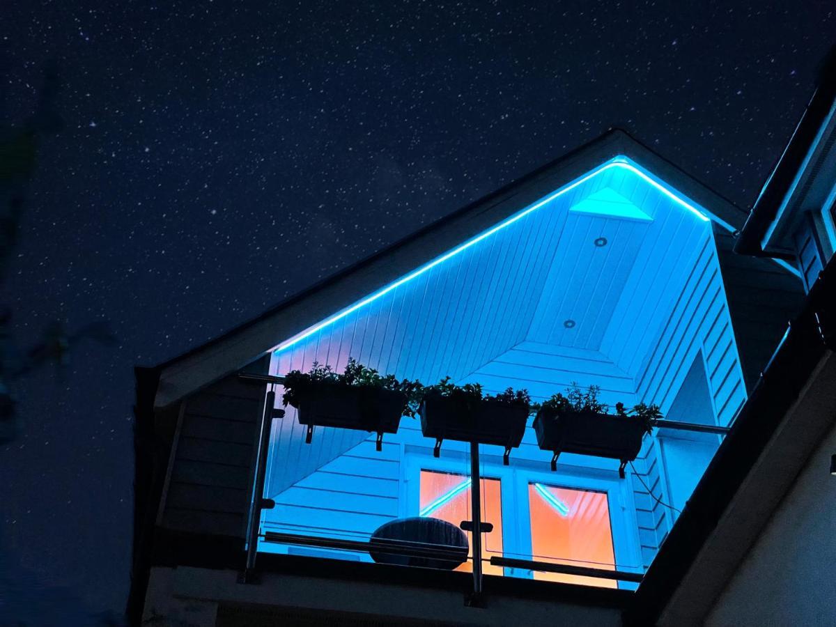 Private Two Bedroom Residence In Southbourne - Private Parking - Off The High Street - Minutes Away From The Beach บอร์นมัธ ภายนอก รูปภาพ