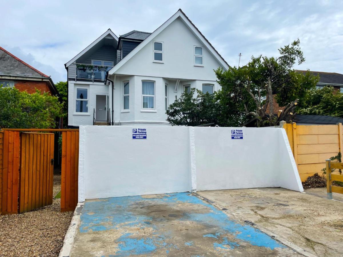 Private Two Bedroom Residence In Southbourne - Private Parking - Off The High Street - Minutes Away From The Beach บอร์นมัธ ภายนอก รูปภาพ