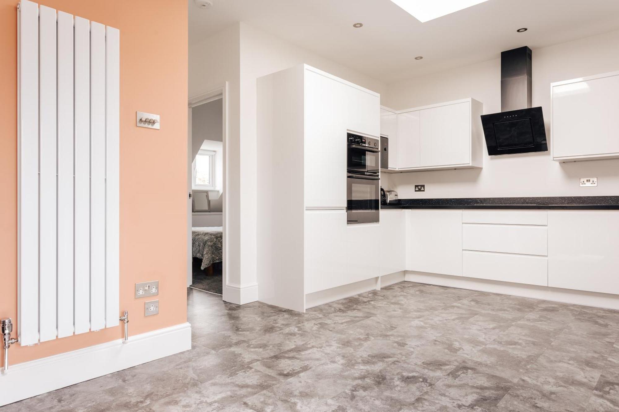 Private Two Bedroom Residence In Southbourne - Private Parking - Off The High Street - Minutes Away From The Beach บอร์นมัธ ภายนอก รูปภาพ