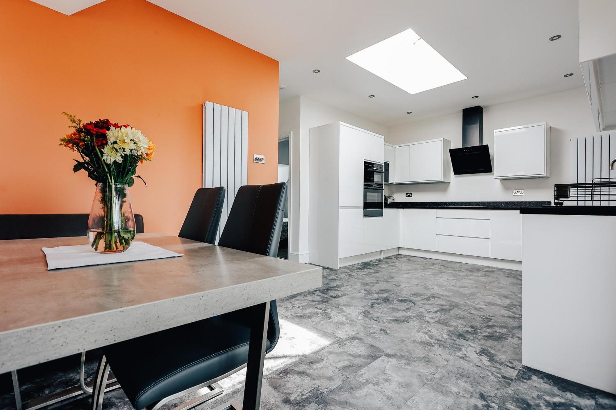 Private Two Bedroom Residence In Southbourne - Private Parking - Off The High Street - Minutes Away From The Beach บอร์นมัธ ภายนอก รูปภาพ