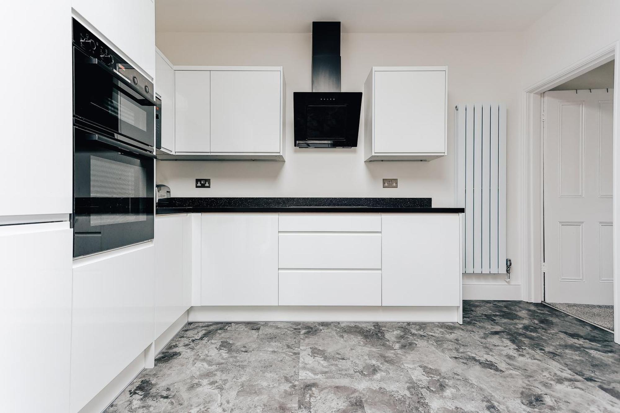 Private Two Bedroom Residence In Southbourne - Private Parking - Off The High Street - Minutes Away From The Beach บอร์นมัธ ภายนอก รูปภาพ
