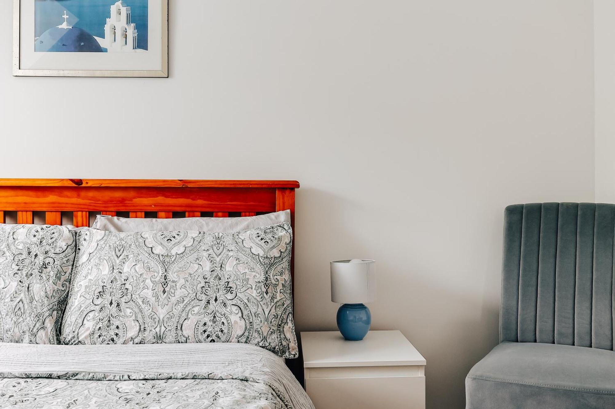 Private Two Bedroom Residence In Southbourne - Private Parking - Off The High Street - Minutes Away From The Beach บอร์นมัธ ภายนอก รูปภาพ